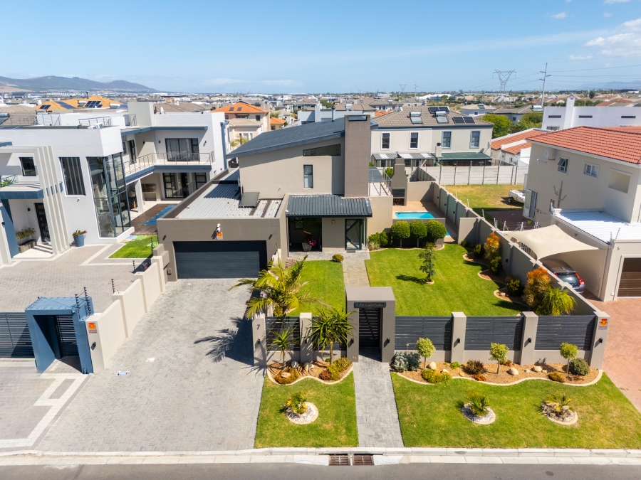 4 Bedroom Property for Sale in Parklands North Western Cape